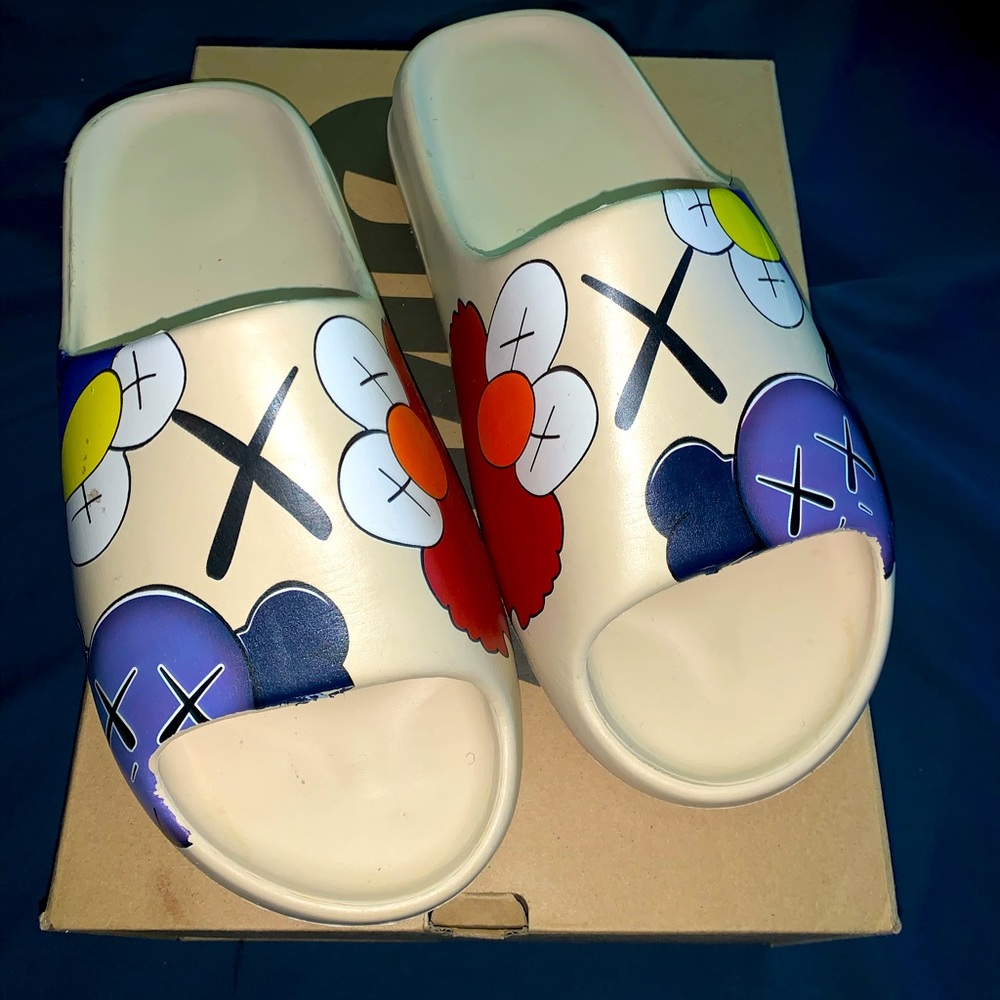 Yeezy x KAWS Slides